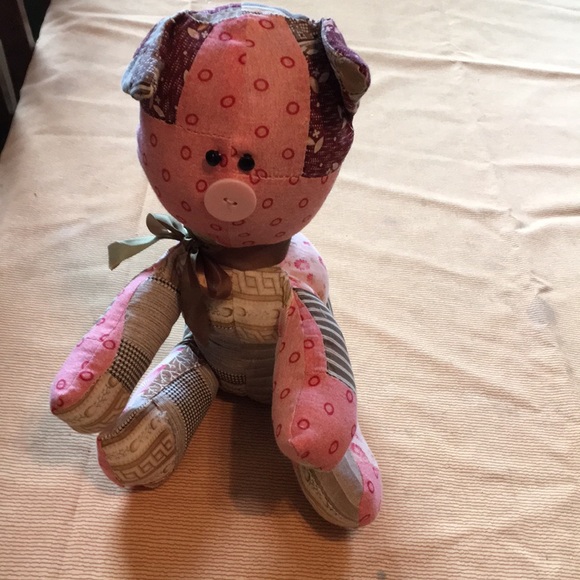 Accent pillow and pig made from vintage quilt. - Picture 2 of 4